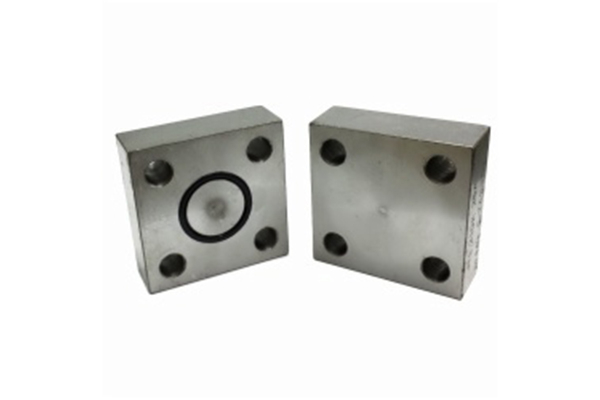 STAINLESS STEEL SQUARE FLANGE